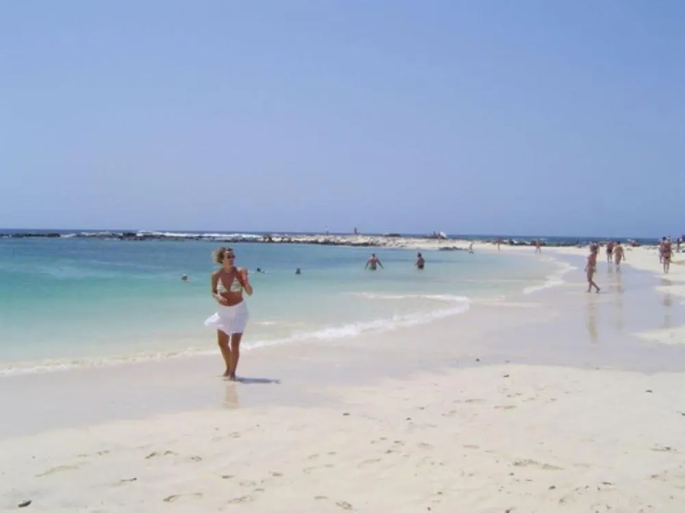 Directo A La Arena De La Playa Del Cotillo, Los Lagos